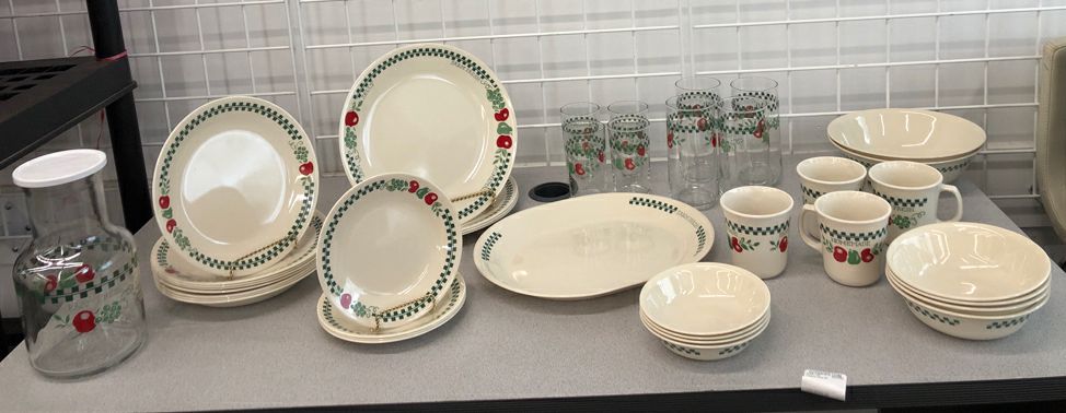40PC FARM FRESH DISH SET - SRVC FOR 4.