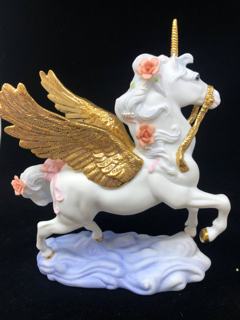 CERAMIC PEGASUS W GOLD WINGS.