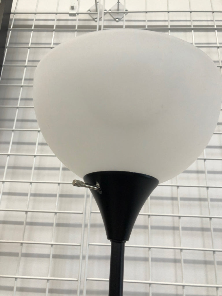 2-LIGHT BLACK FLOOR LAMP.
