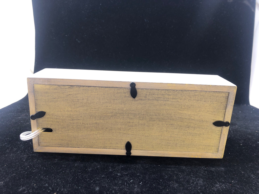 LIGHT UP WOOD BELIEVE DECOR.