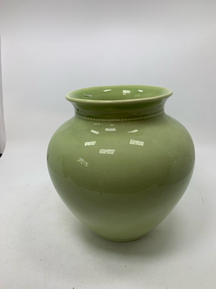 LIGHT GREEN CRACKLE DETAILED VASE.
