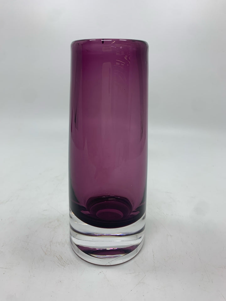 SM PURPLE GLASS VASE.