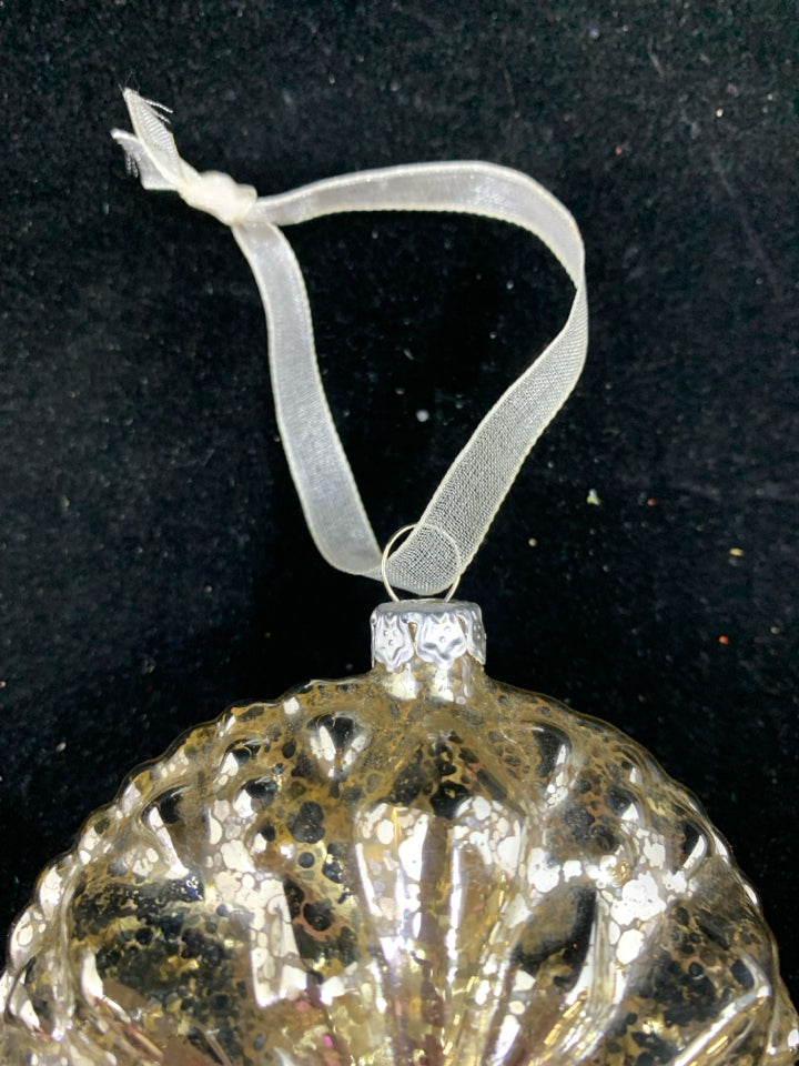 SILVER GLASS ROUND SNOWFLAKE ORNAMENT.