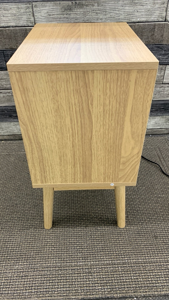 LT WOOD NIGHTSTAND W/DRAWER AND OUTLET STRIP.