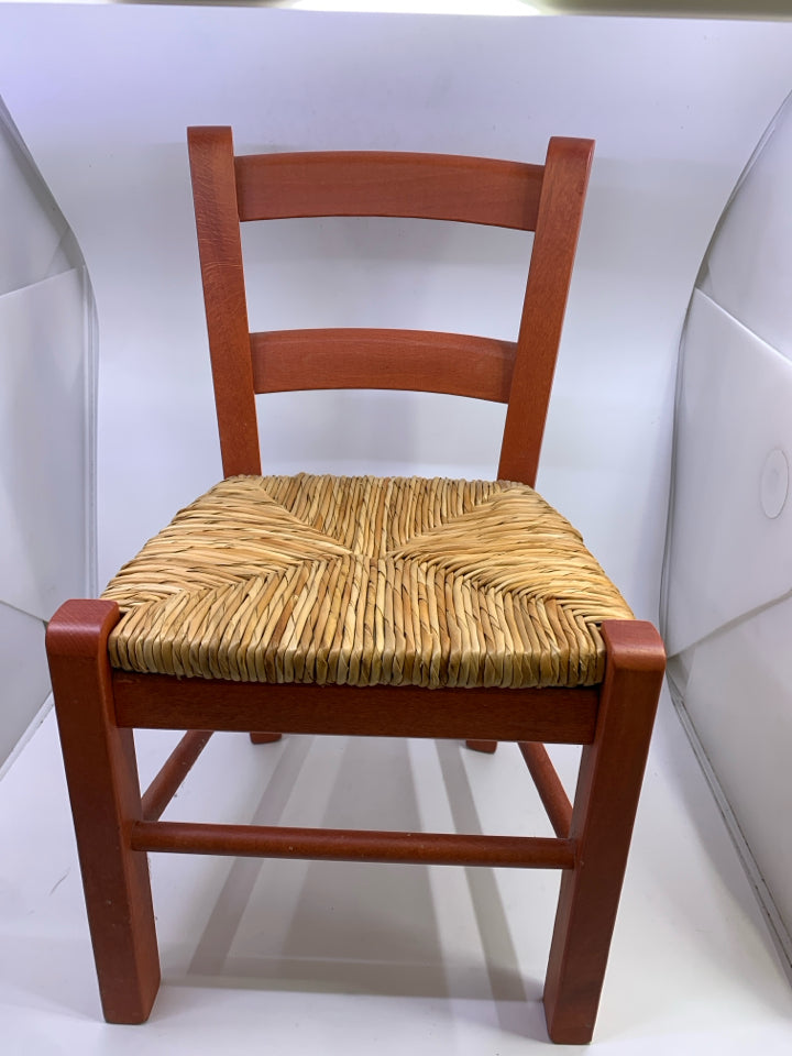 VTG DARK CORAL PAINTED WOODEN CHILDS CHAIR.