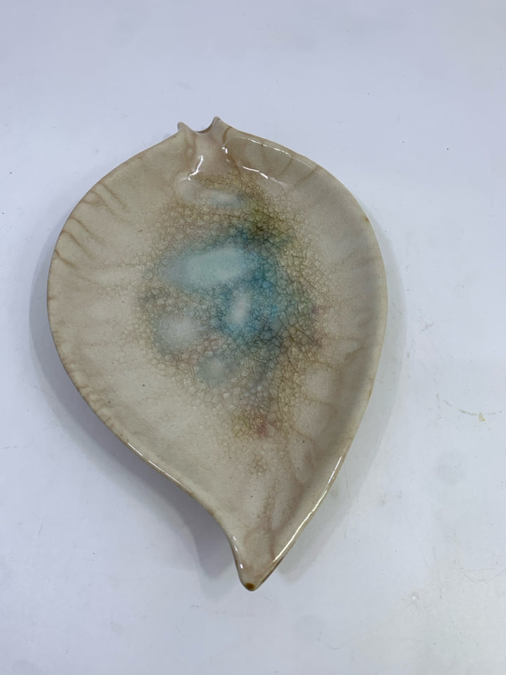 BEIGE LEAF CERAMIC CATCH-ALL DISH W/BLUE.