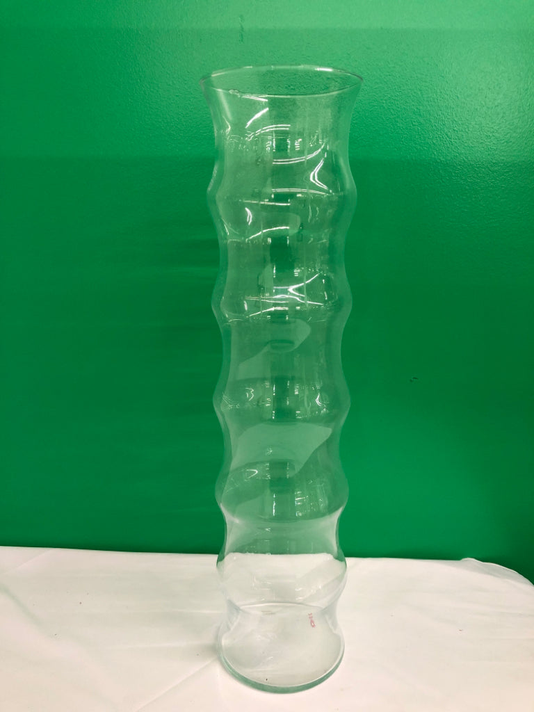 TALL CLEAR GLASS RIBBED VASE.