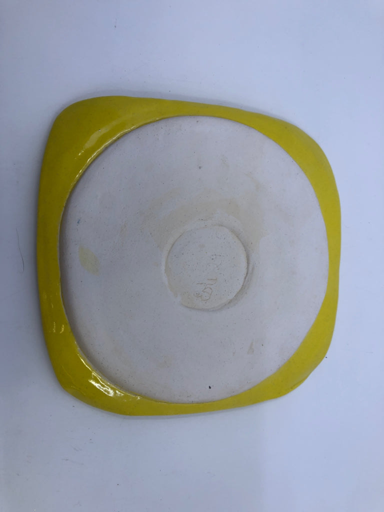 SQUARE YELLOW STAR PLATE.