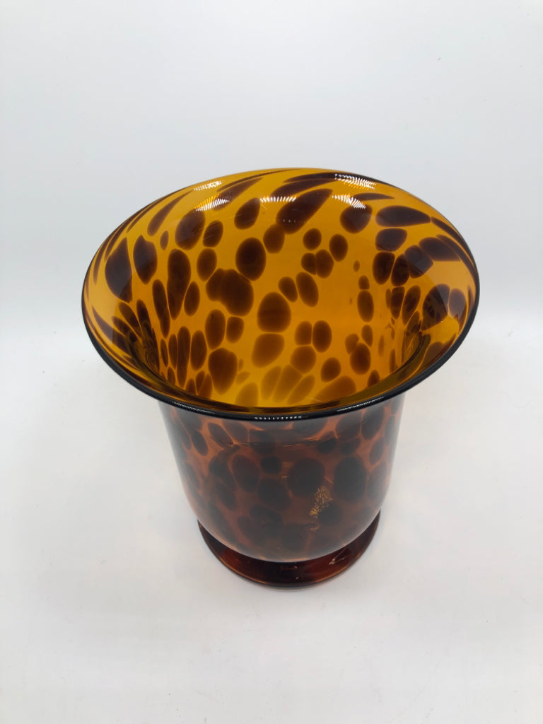 BROWN SPOTTED HURRICANE VASE.