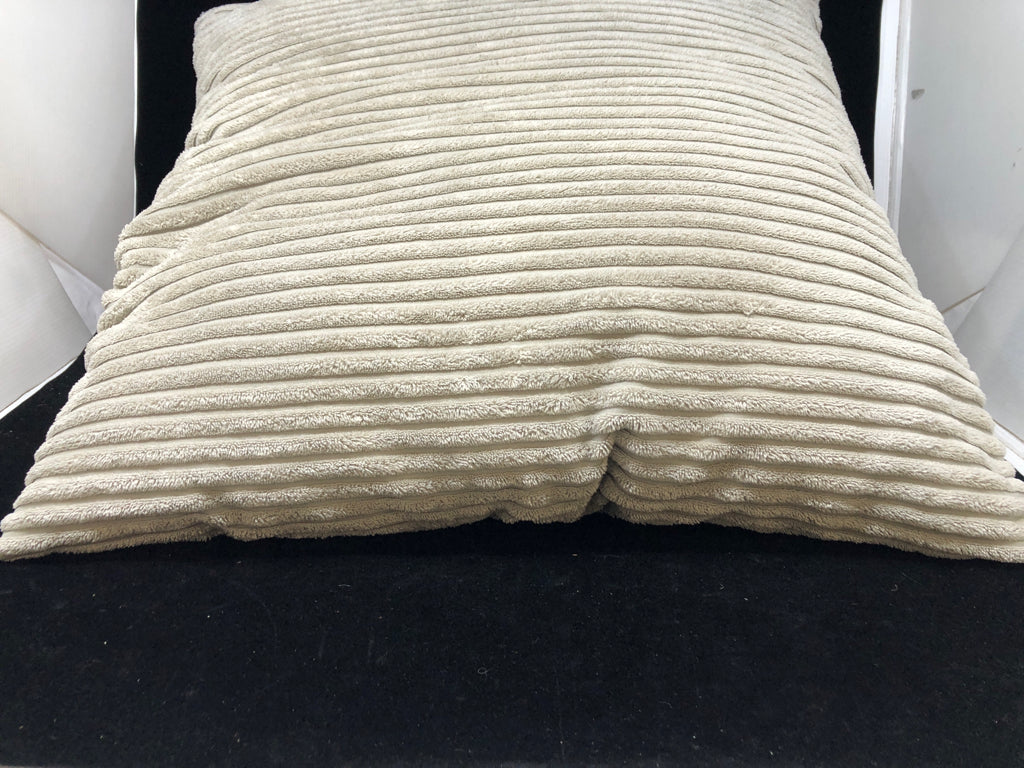 GREY RIBBED ACCENT PILLOW.