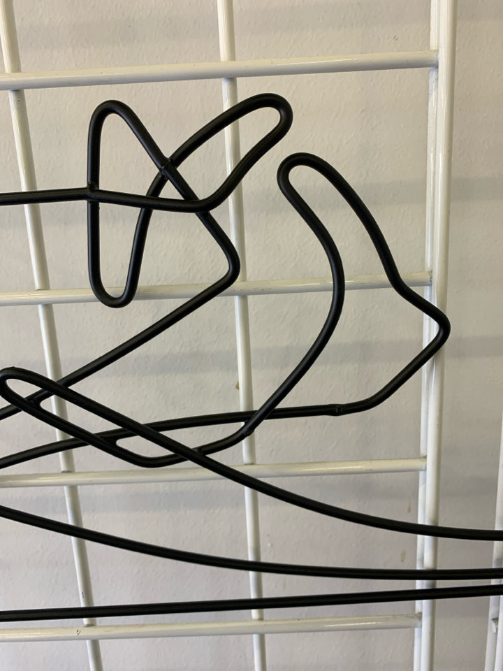 BLACK WIRE STRETCHED OUT CAT WALL HANGING.