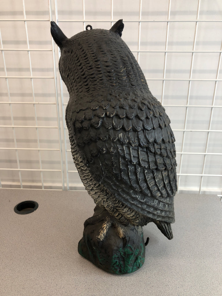 VTG PLASTIC OWL GARDEN DECOR- ITALY BLOWN MOLD.