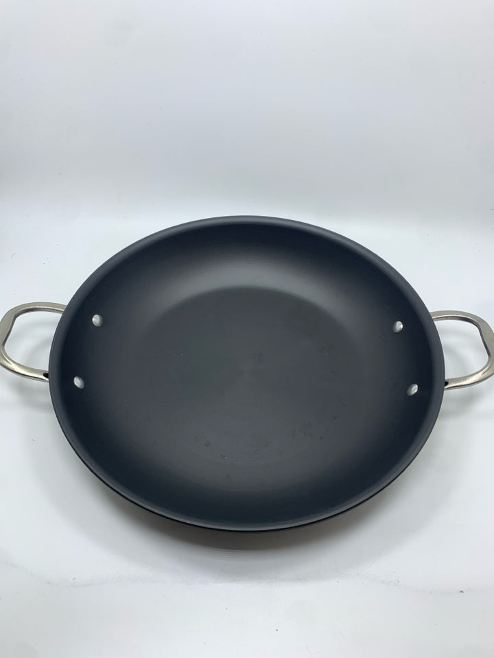 CALPHALON NON-STICK EVERYDAY PAN W/LID.
