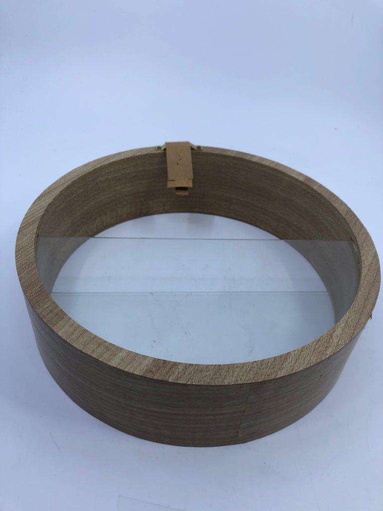 LIGHT WOOD CIRCLE WALL HANGING W/ GLASS PANES.