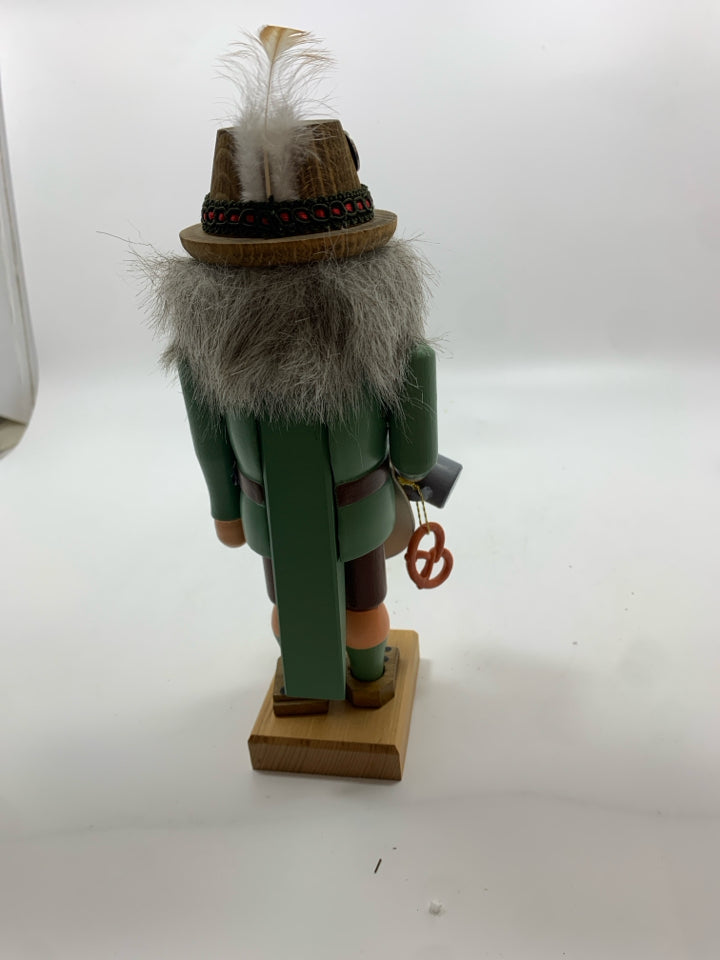 SHORT GERMAN DRESSED NUTCRACKER.