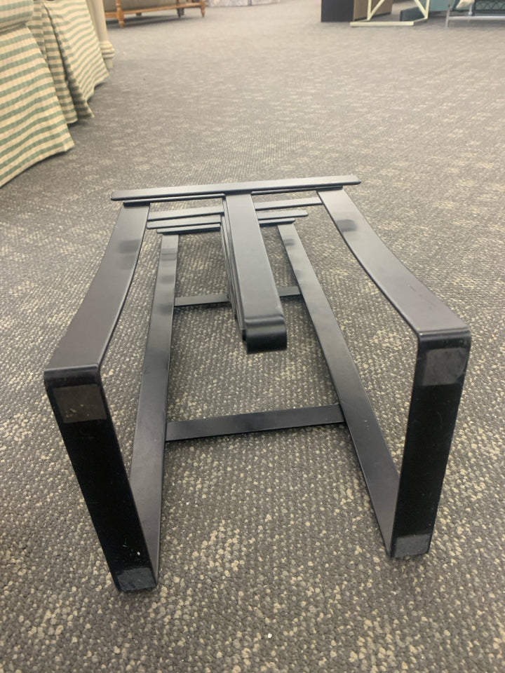 BLACK METAL MAGAZINE RACK.