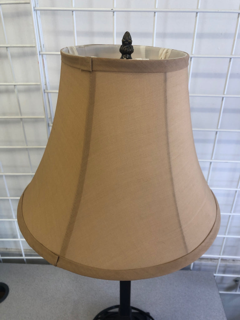BLACK METAL LAMP W/LT BROWN SHADE.