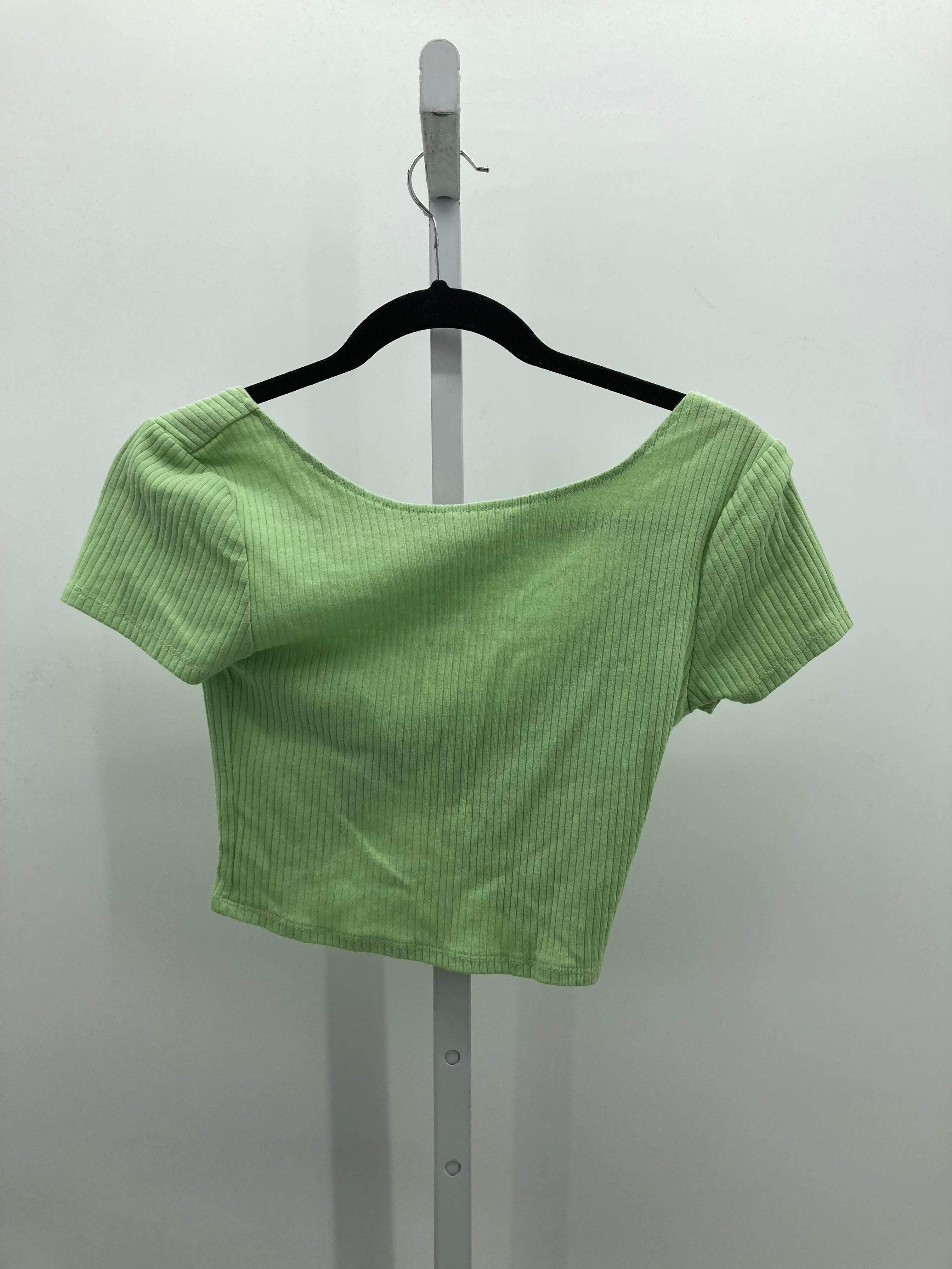 Size Medium Juniors Short Sleeve Shirt