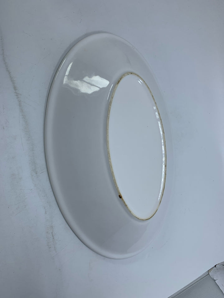 WHITE OVAL SERVING BOWL W/ TEXTURED EDGE.