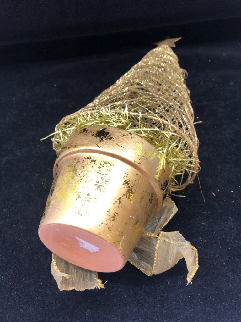 GOLD WIRE TREE IN GOLD PLANTER.