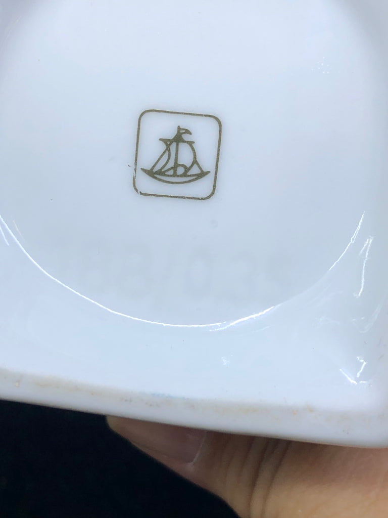 4 SEASONS GERMAN DECANTER W/CORKED LID.