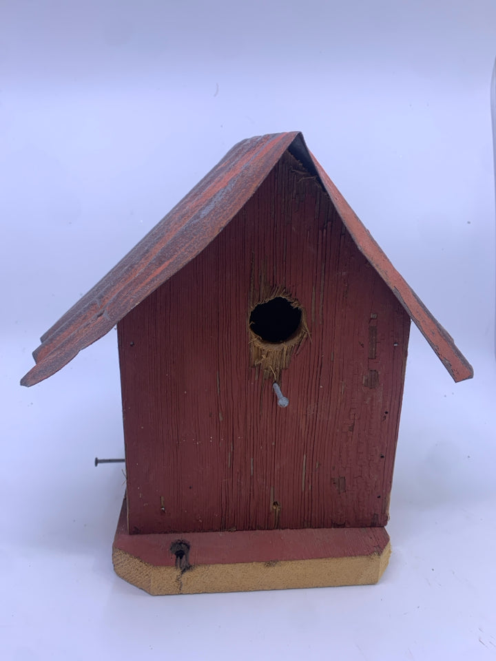 RED DISTRESSED BIRD HOUSE.