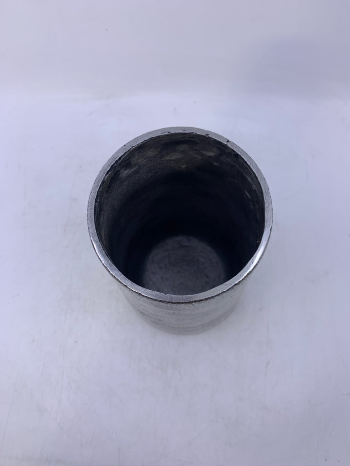 SILVER METAL RUSTIC.