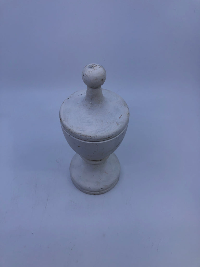 DISTRESSED CHESS PIECE DECOR FINIAL.