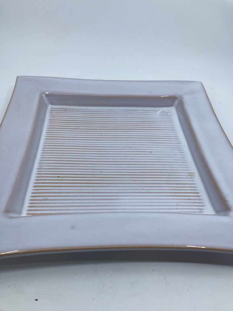 WHITE SQUARE SERVING PLATE.