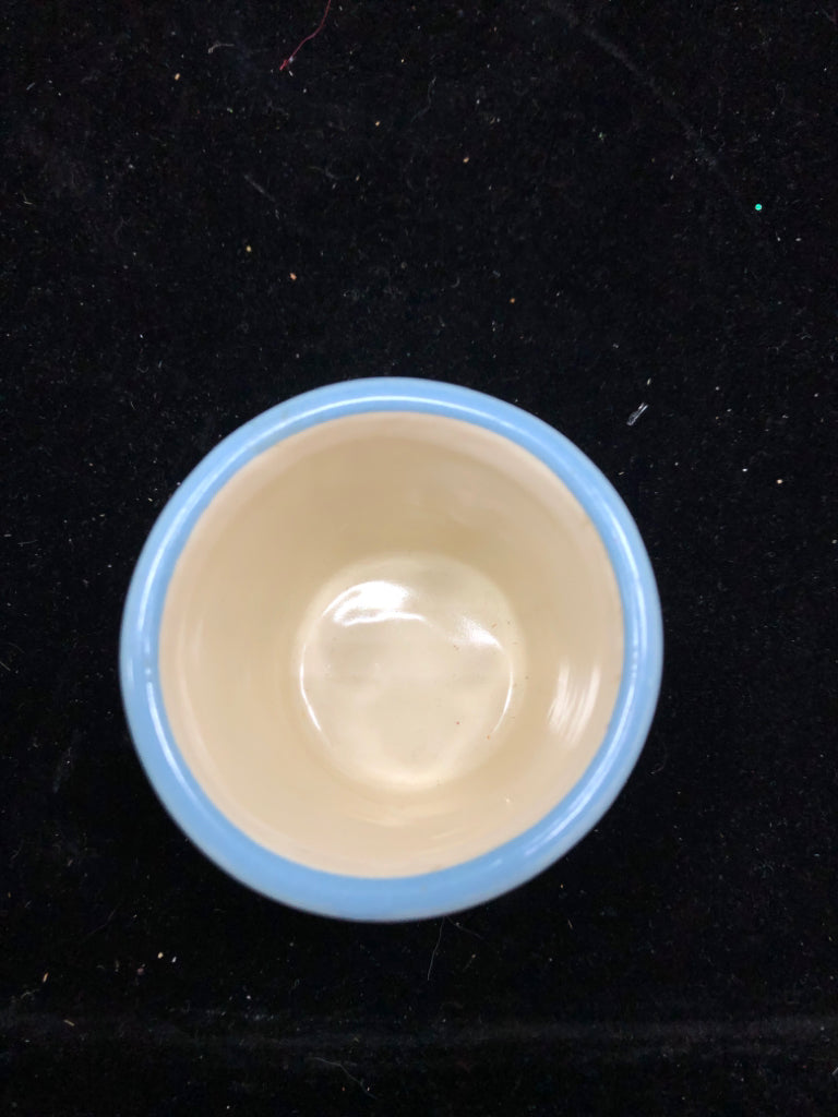 SM STONEWARE CANDLE HOLDER.