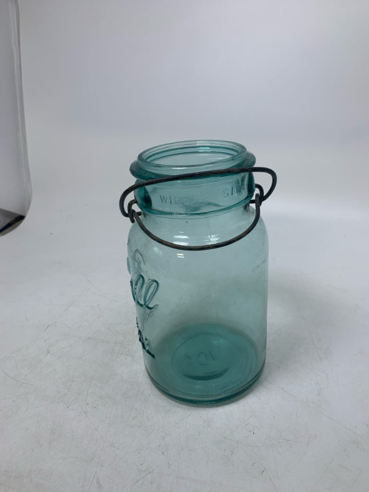 VTG TINTED BLUE GLASS JAR W/ NO COVER.
