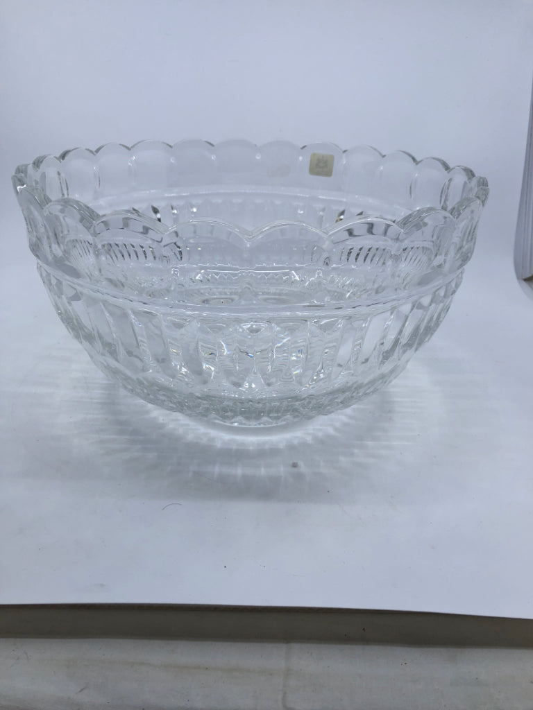 LARGE CRYSTAL BOWL DESIGN GUILD SCALLOP EDGE.