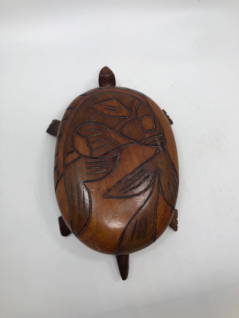 WOOD CARVED TURTLE BOX.