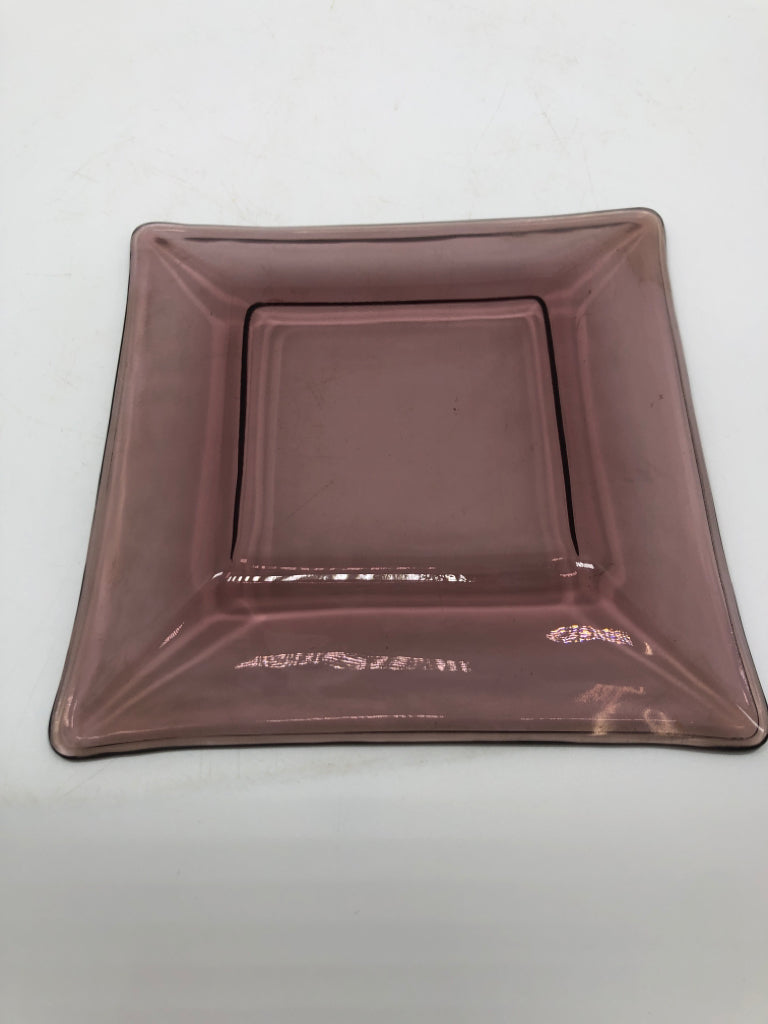4 PINK GLASS SQUARE LUNCH PLATES.