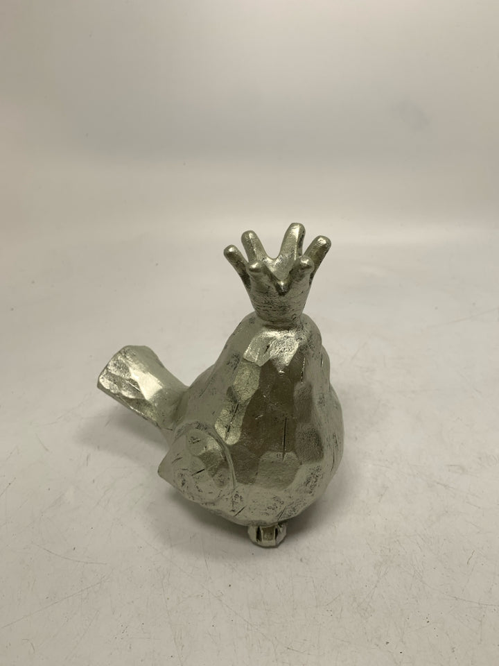 RESIN CHICKDEE W/ CROWN.