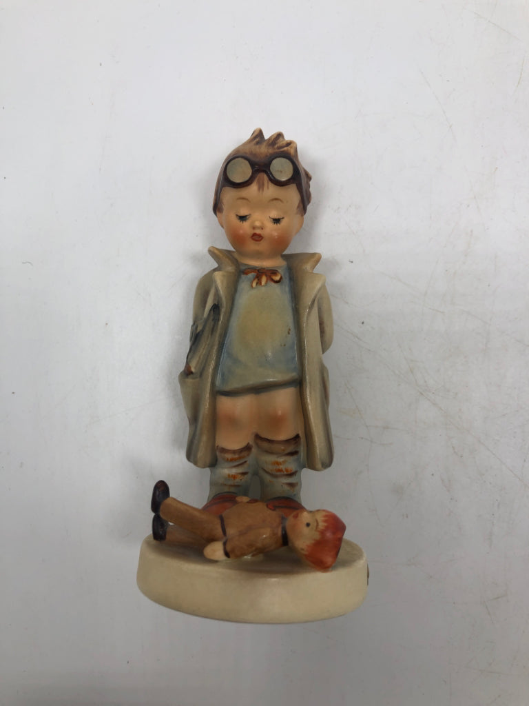 VTG HUMMEL " THE DOCTOR" #127 FIGURE.