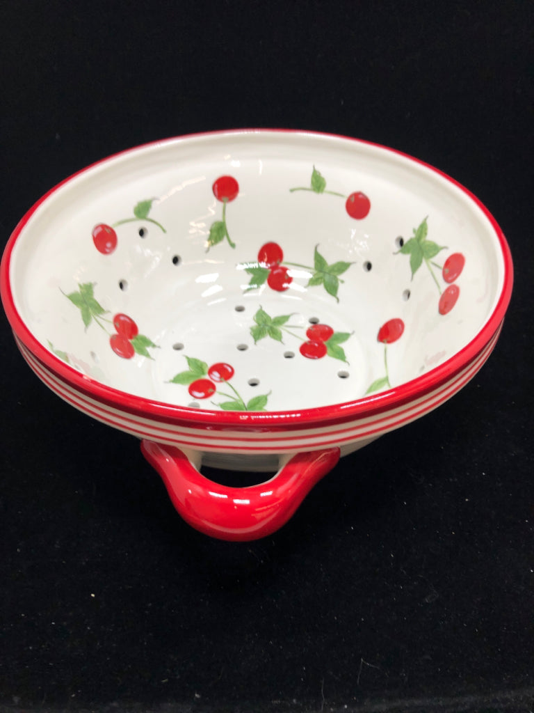 CERAMIC RED/WHITE CHERRIES STRAINER.