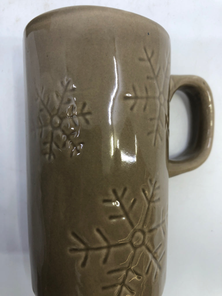2 EMBOSSED SNOWFLAKES MUGS