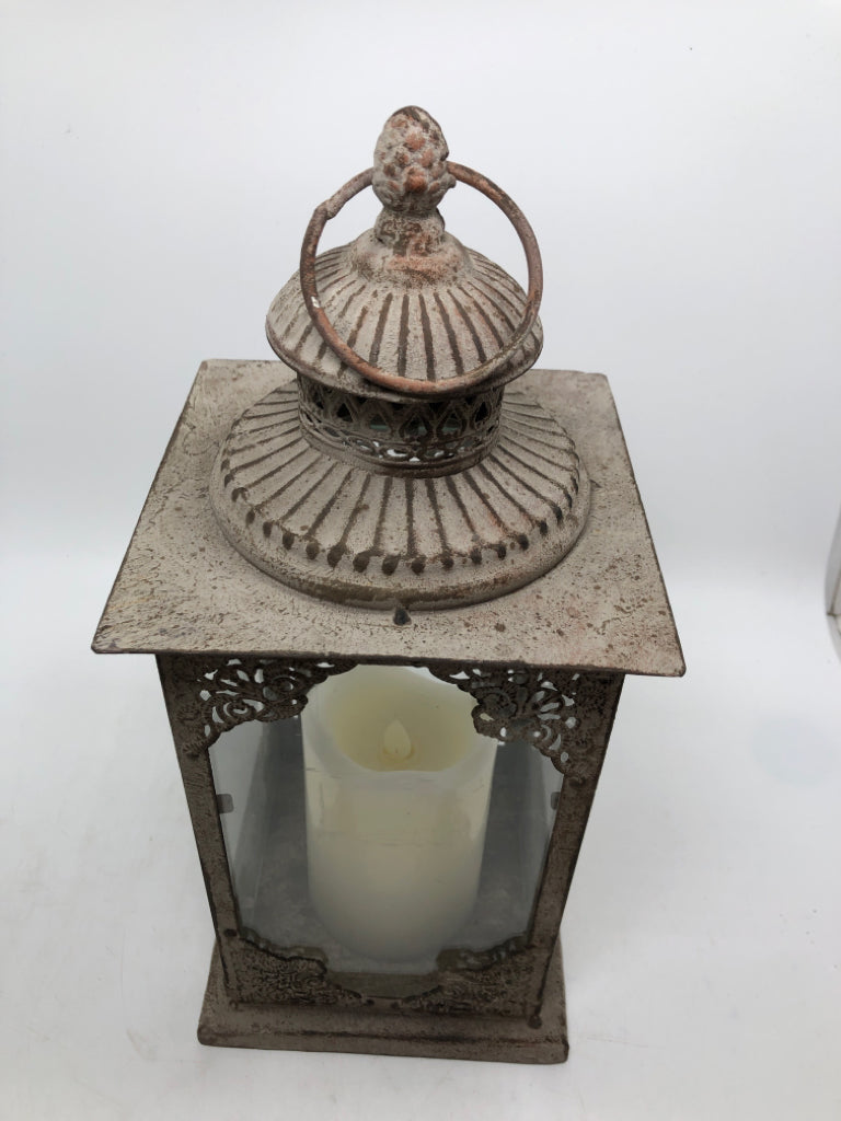 ORNATE DETAILED CANDLE LANTERN W/BATTERY OPERATED CANDLE.