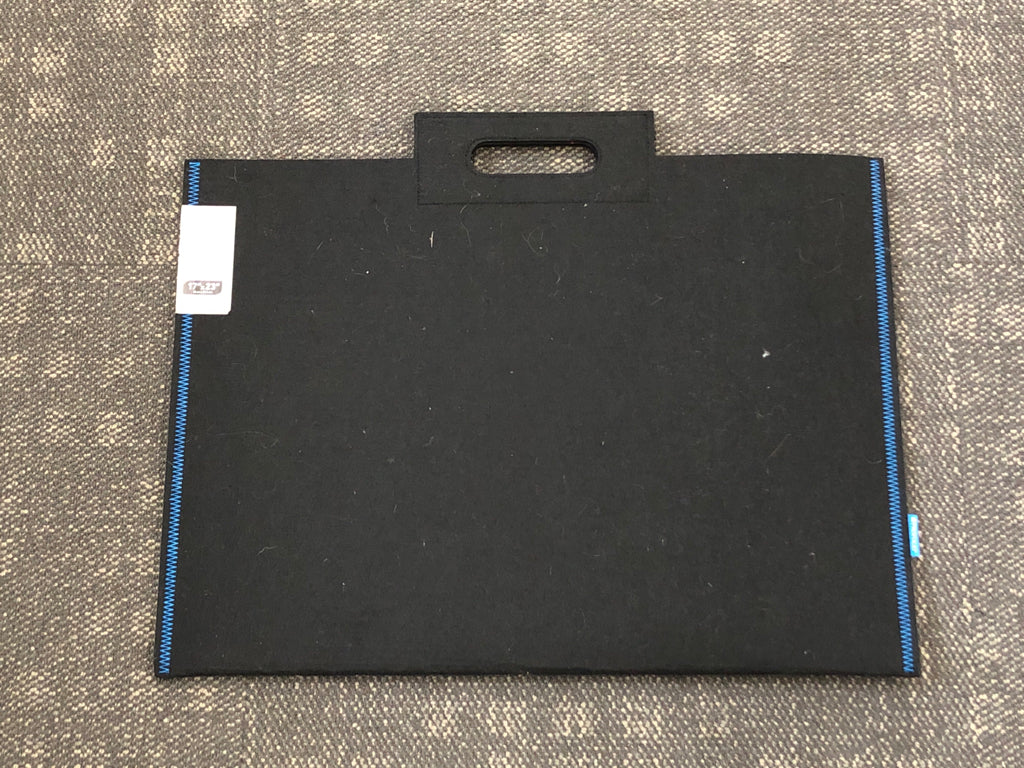 NWT LG FORMAT FELT BAG.
