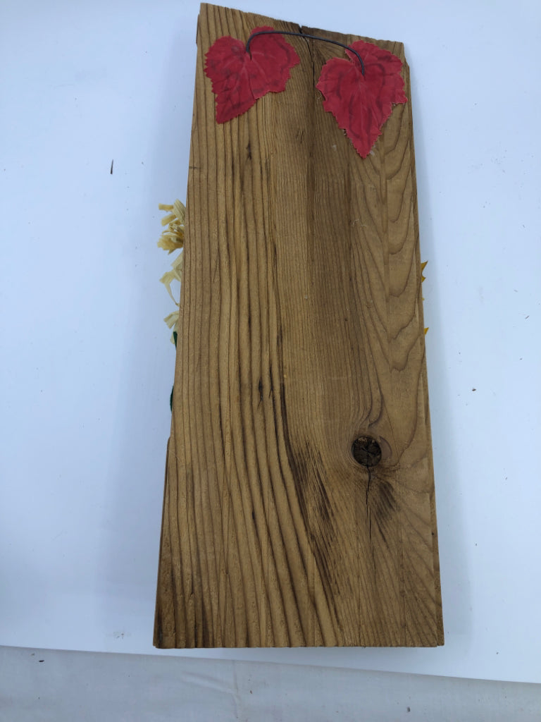 PUMPKIN WOOD WALL HANGING.