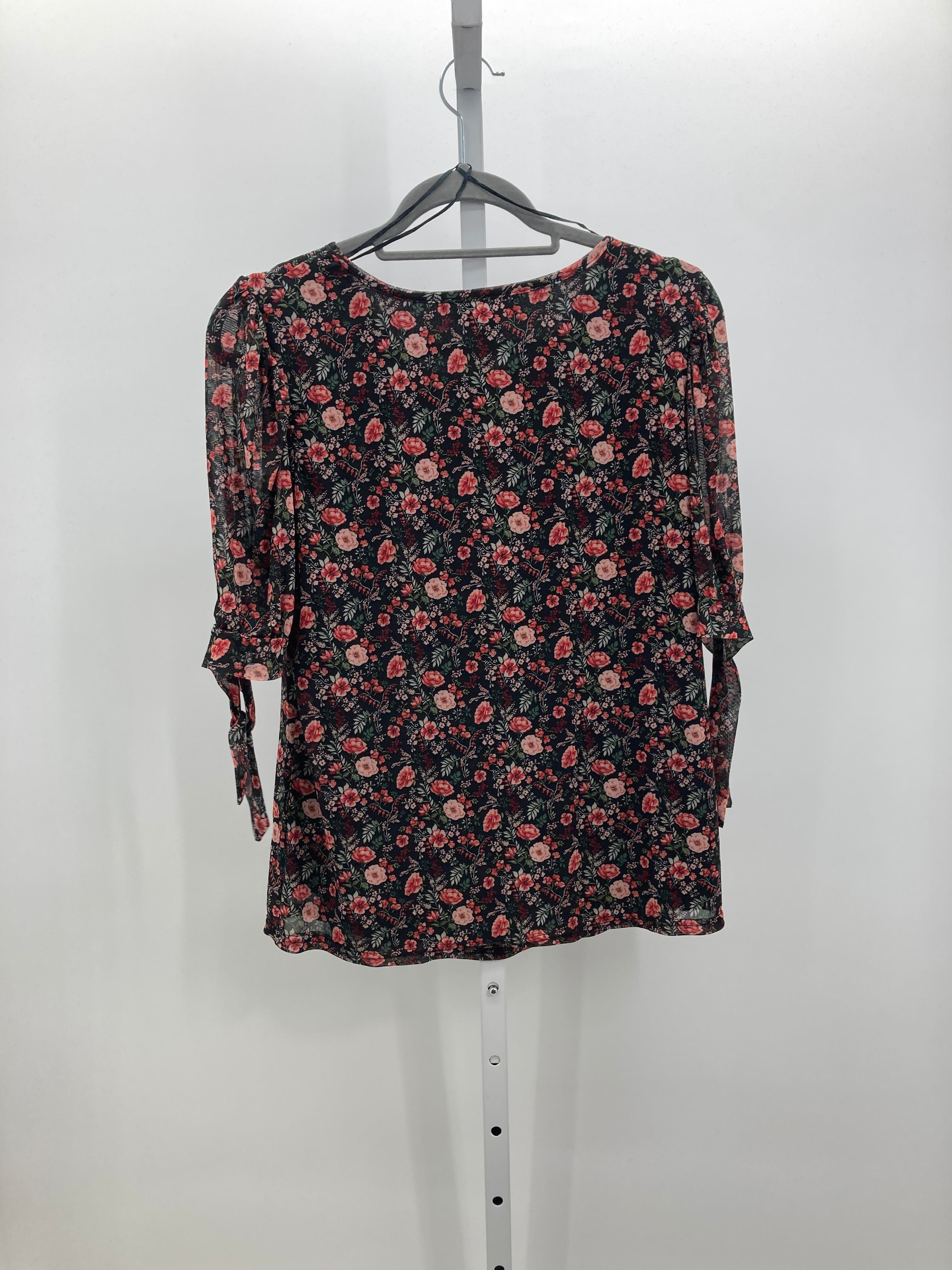 Size Medium Misses Short Sleeve Shirt