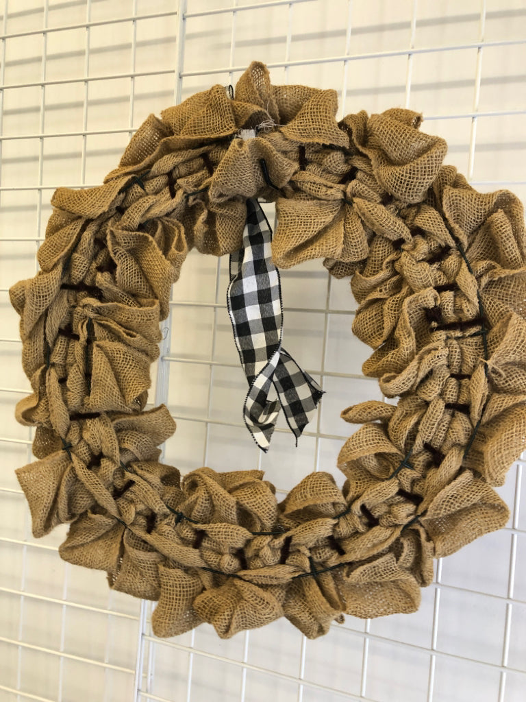 BURLAP WREATH W/BLACK WHITE BOW.
