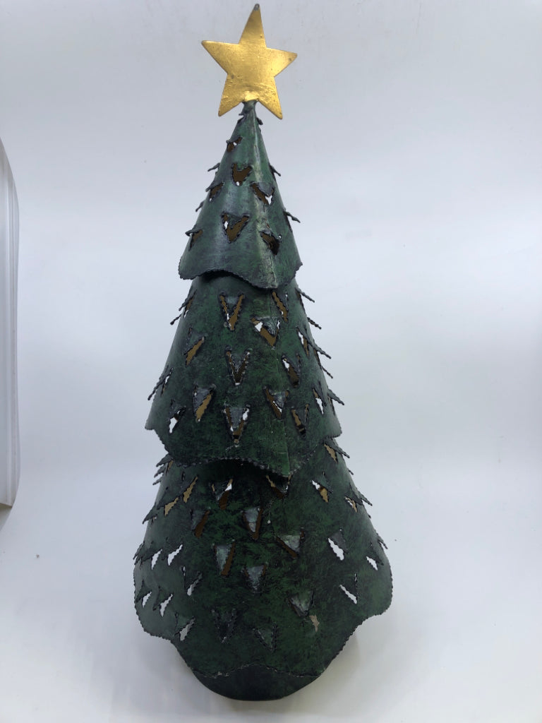 METAL CHRISTMAS TREE CANDLE HOLDER W/LATCH.