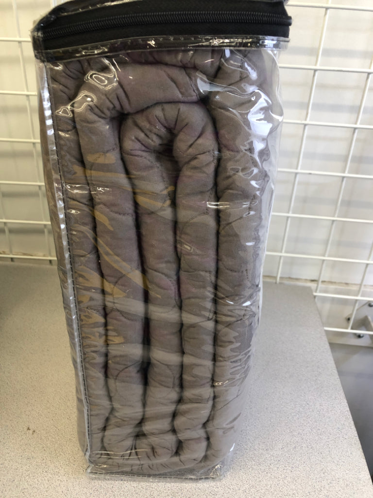 NIP GREY FULL/QUEEN QUILT SET.