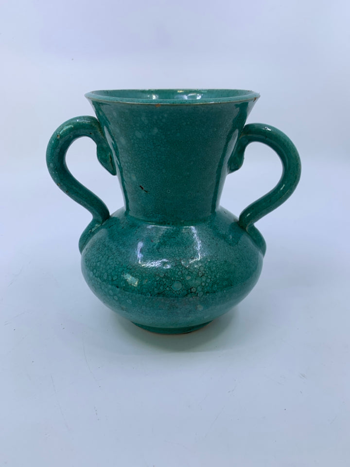 VTG AQUA COLORED VASE W/ DOUBLE HANDLES.