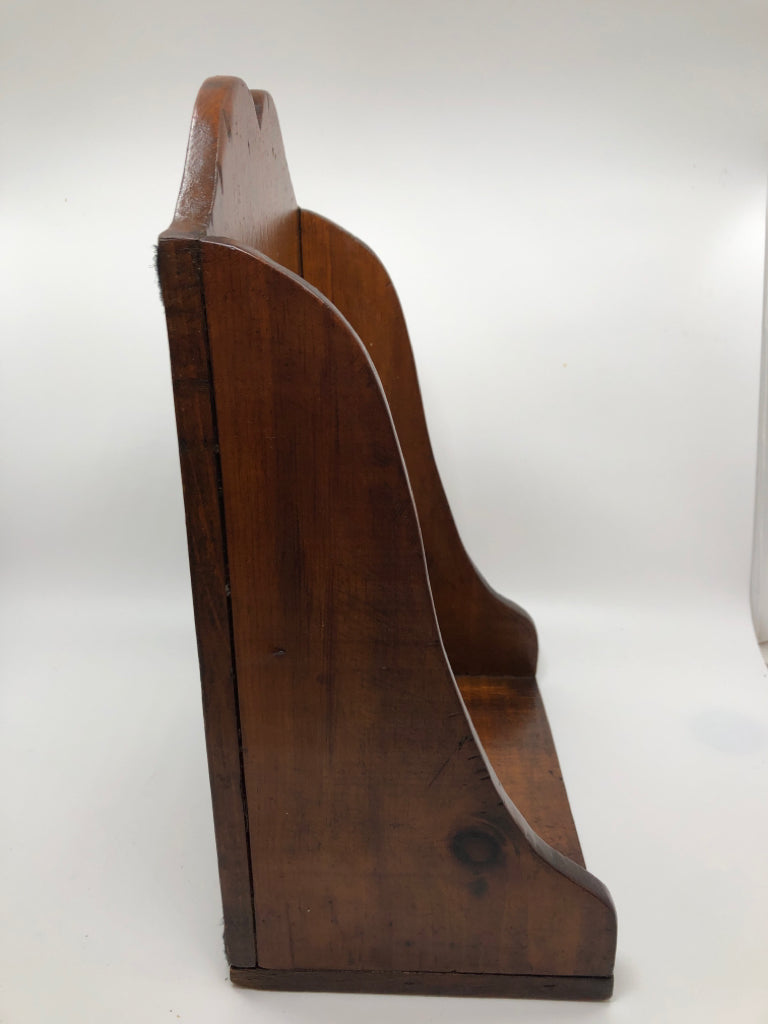 PRIMITIVE WOOD SHELF W/SCALLOP EDGE.