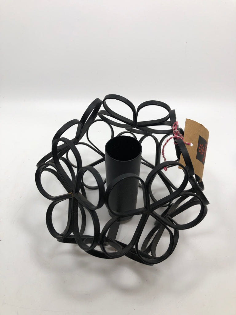 NWT METAL FLOWER CANDLE HOLDER.