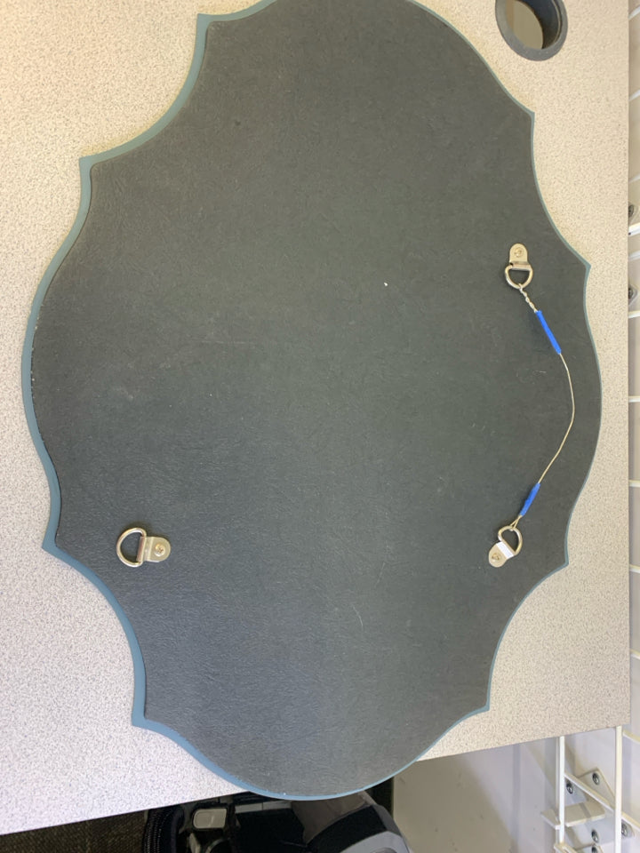 OVAL WALL MIRROR W/SCALLOP EDGE.