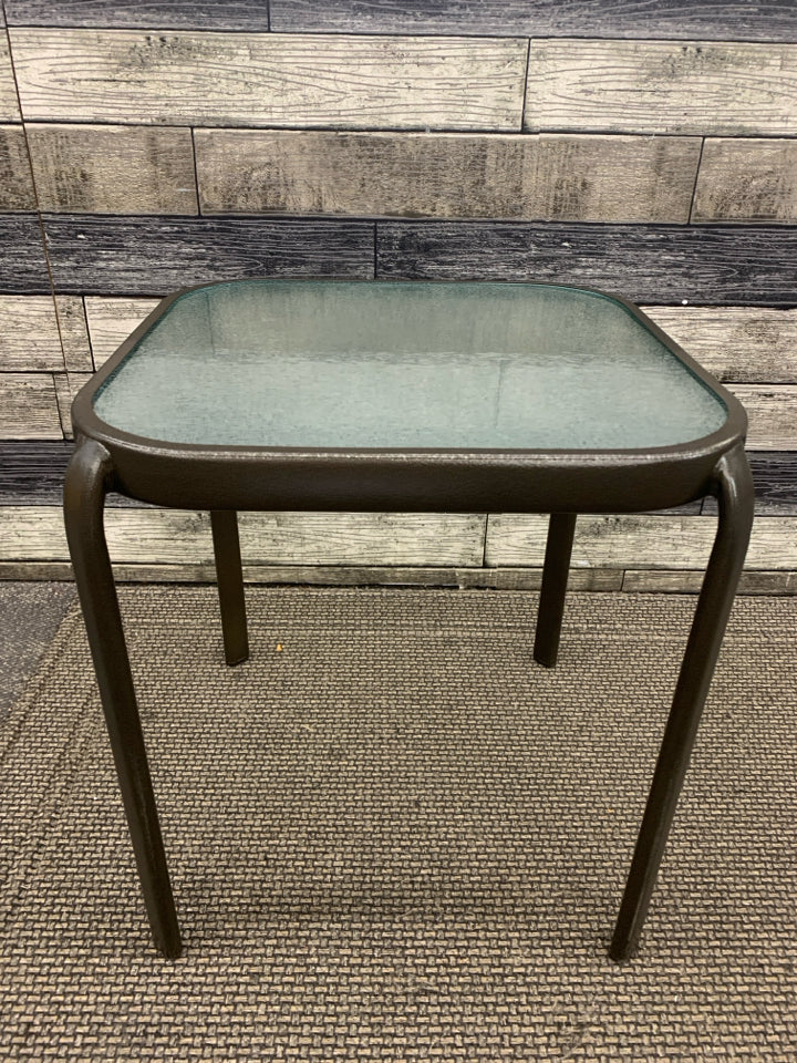 GLASS TOP BROWN METAL OUTDOOR SIDE TABLE.